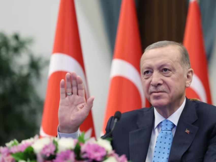 Turqi, Erdogan shfaqet online pas problemesh shëndetësore