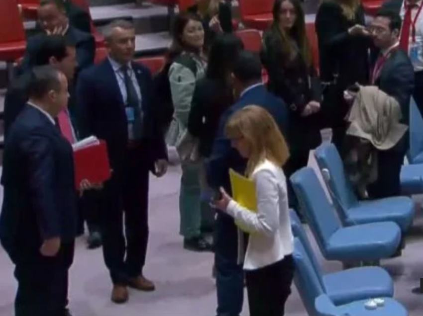 Daçiq provokon Gërvallën - i afrohet fizikisht delegacionit të Kosovës në OKB pas përfundimit të seancës