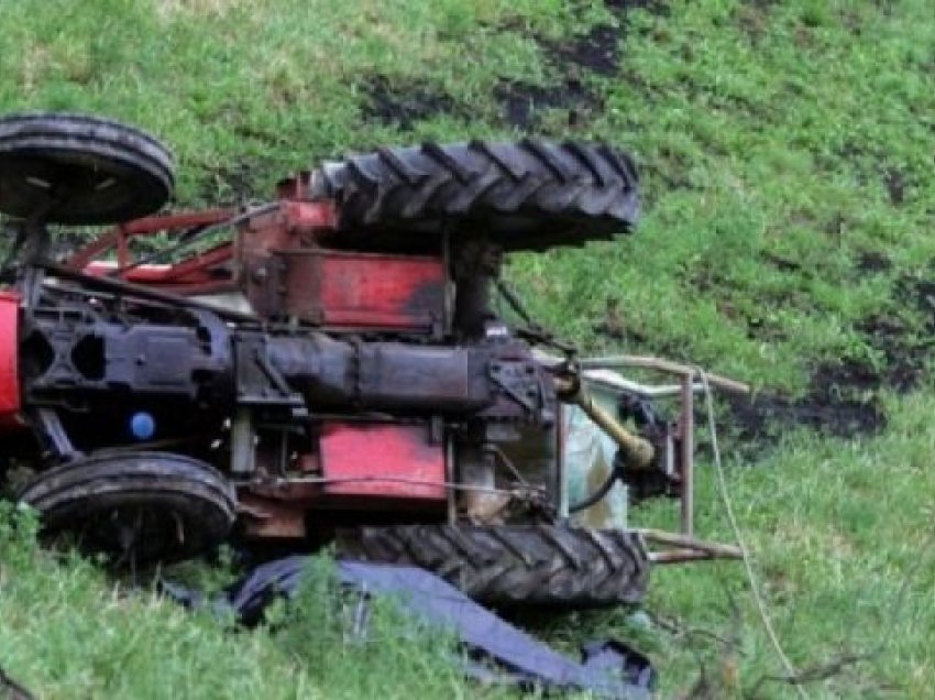I rrokulliset traktori, vdes fermeri në Lushnjë