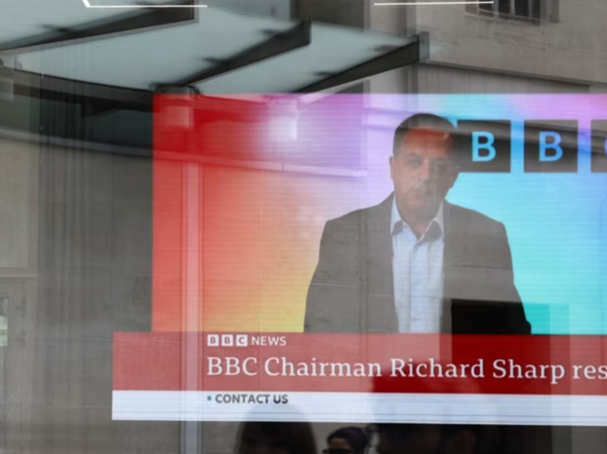 Jep dorëheqjen shefi i BBC-së, nuk deklaroi rolin e tij për një kredi të marrë nga Boris Johnson