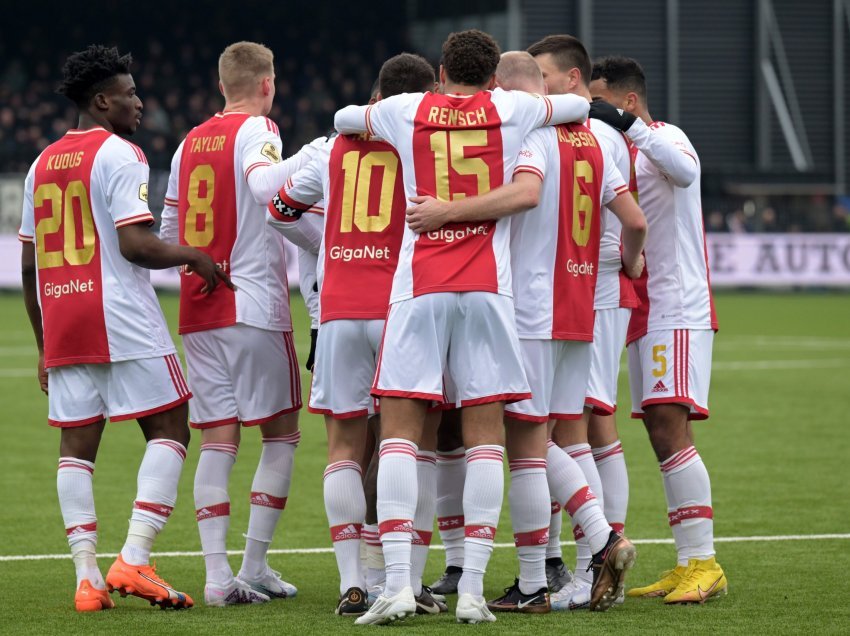 Ten Hag nuk i ndahet mesfushorit të Ajaxit