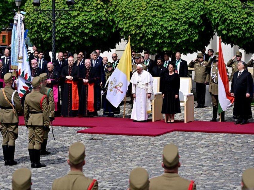 Papa kritikon nacionalizmin në Hungari