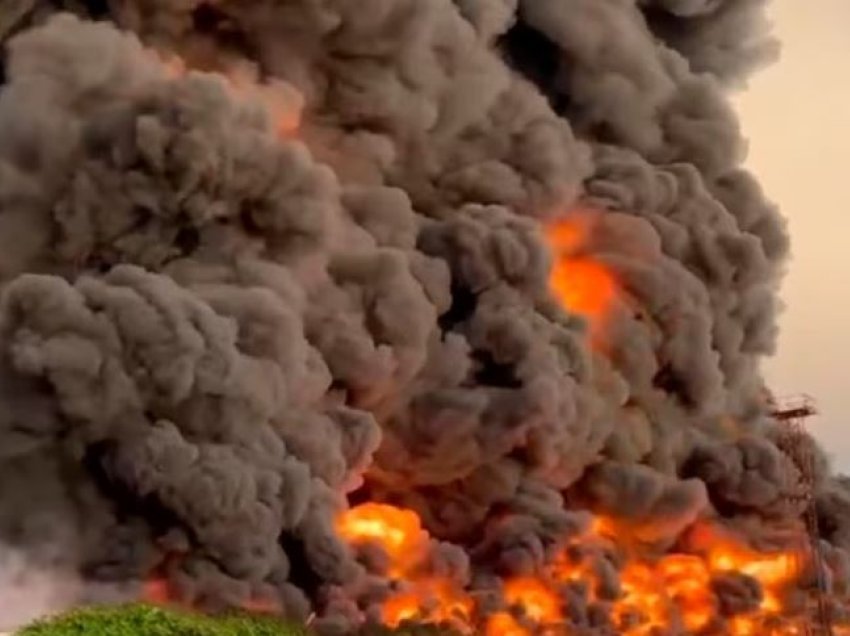 Krime, shuhet zjarri në depon e karburantit, i shkaktuar nga një sulm i mundshëm ukrainas