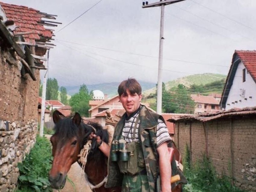 “Unë me armë në dorë që të kam kapur ty”, kunati i Haxhiut i kundërpërgjigjet Hoxhës duke publikuar fotografinë me kali