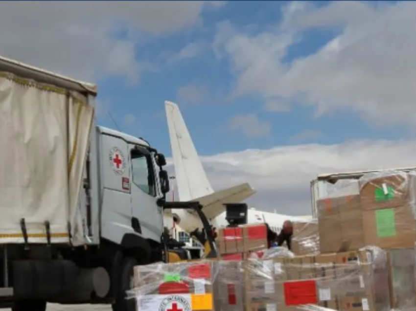 Mbërrin avioni i parë me ndihma humanitare në Sudan