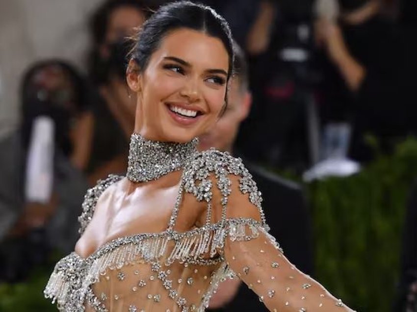 Kendall Jenner zbulon punën e ëndrrave përtej modelimit