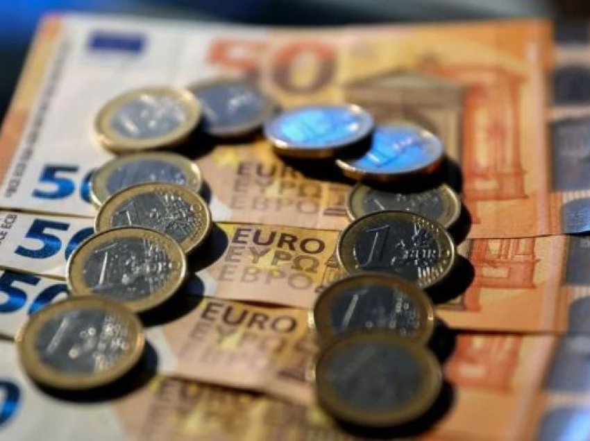 Gjithnjë e më shumë euro të falsifikuara, shpesh përdoren në blerjen e mallrave të luksit