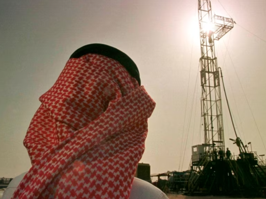 Riadi vazhdon të zbatojë pakësimin e prodhimit të naftës me synimin për të rritur çmimet  