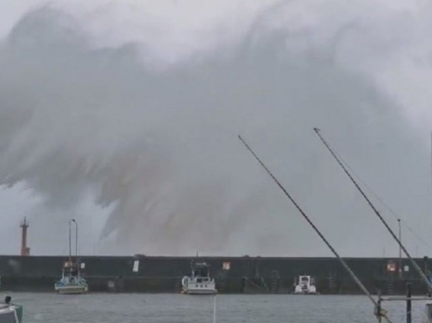 Tajfuni i fuqishëm në Okinawa të Japonisë lëndon mbi 30 persona