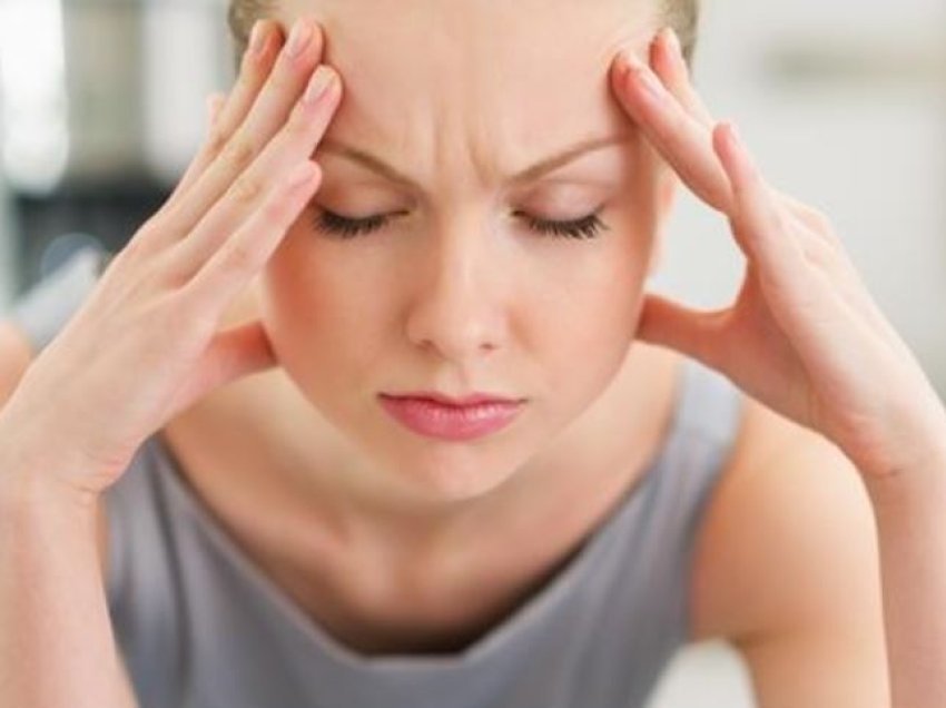 Këto mund të jenë arsyet pse zgjoheni me dhimbje koke