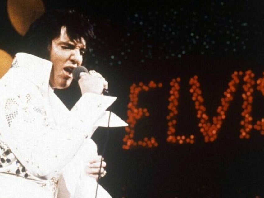 Nuk do ta besoni sesa është shitur palltoja e Elvis Presley 