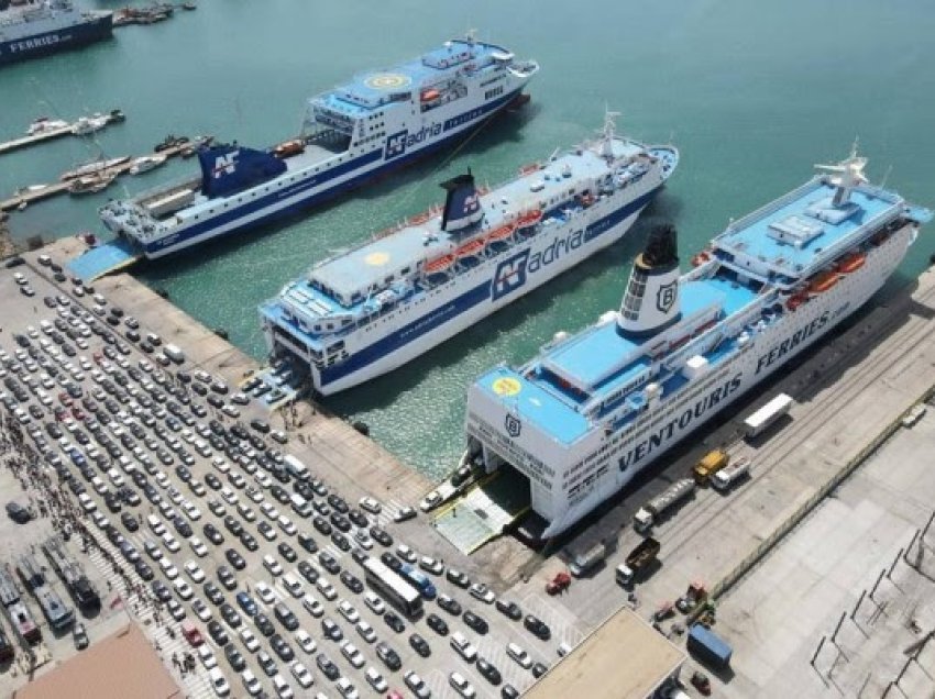 Shqipëria destinacion i turizmit elitar, rritet numri i jahteve në portin e Durrësit