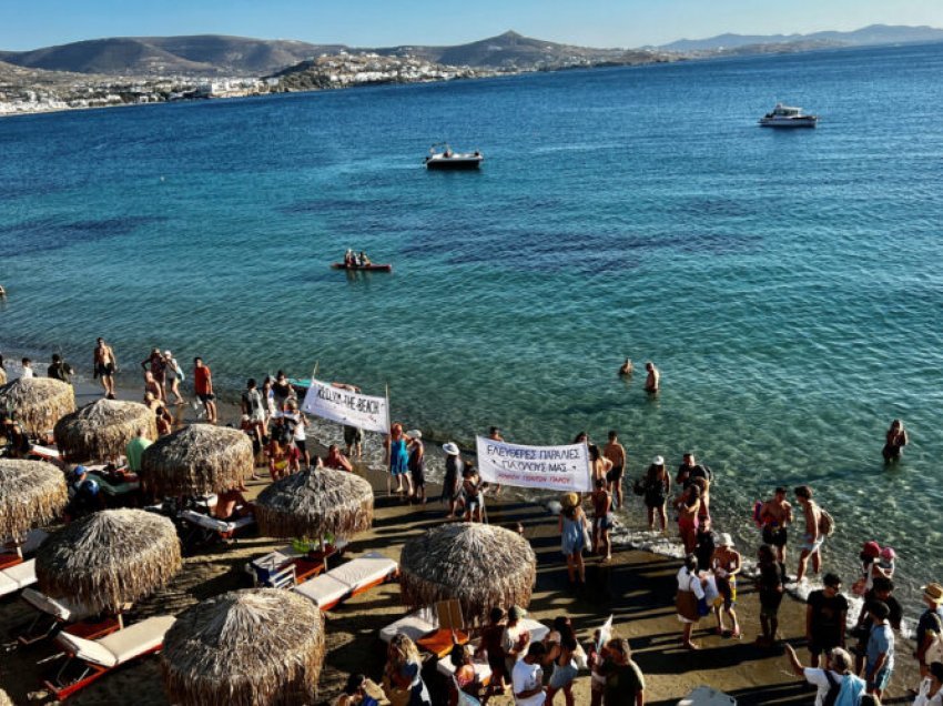 Qytetarët ngrihen në këmbë në Greqi: Të hiqen shezllonet dhe plazhet t’u kthehen popullit