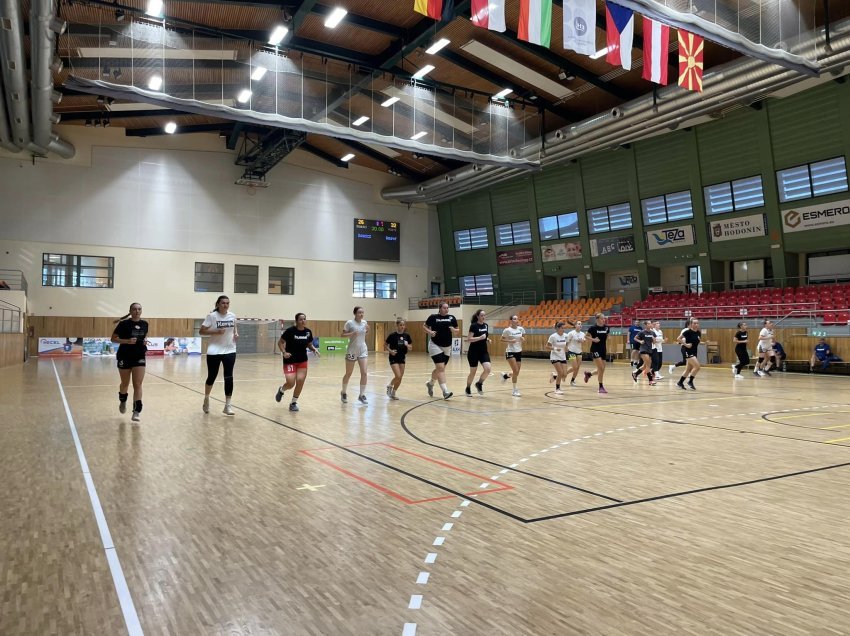 Skuadra shqiptare stërvitet në Çeki