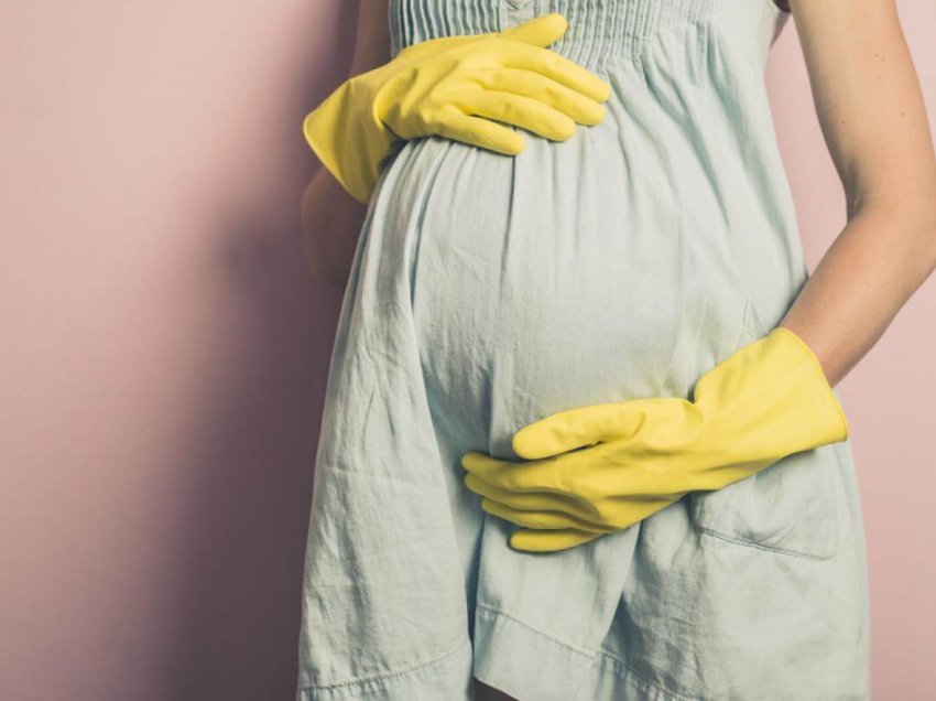 6 Llojet e punëve shtëpiake që gratë shtatzëna duhet të shmangin