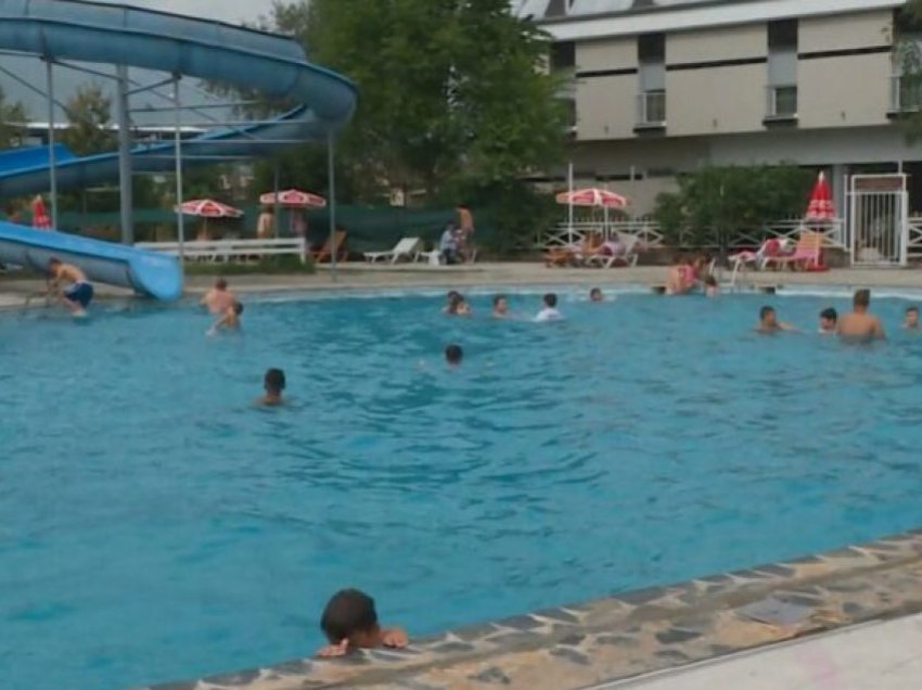 Tetovë, qytetarët ia mësyjnë pishinave