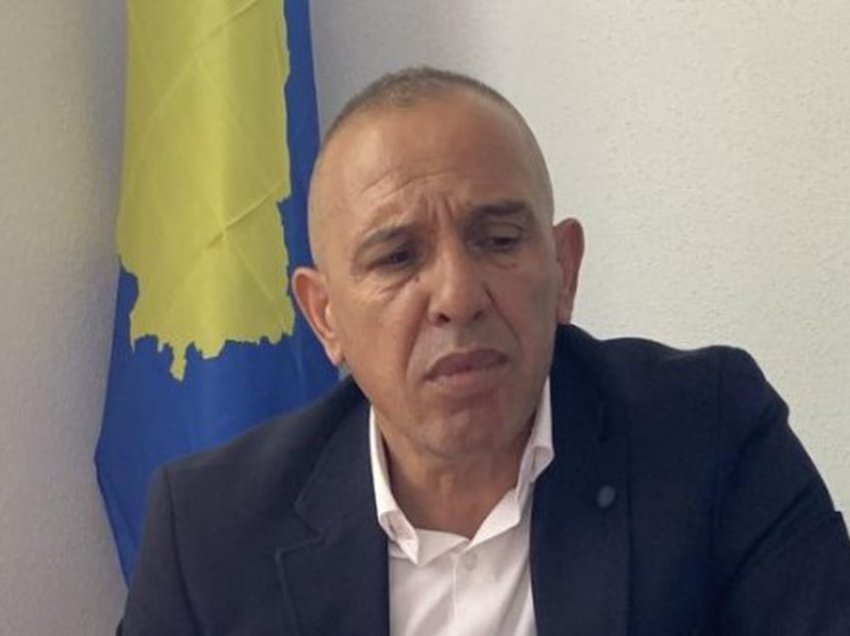 Izmir Zeqiri kundërshton shkarkimin përmes peticionit, pret marrëveshje