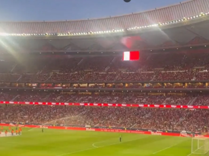 I gjithë stadiumi i Atletico Madrid në fishkëllima për lojtarin e tyre