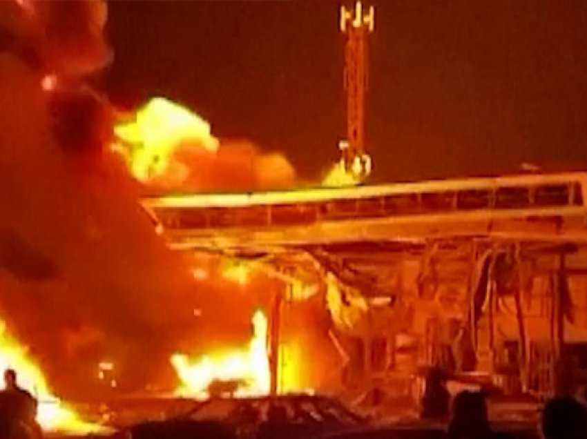 Arrin në 27 numri i viktimave të zjarrit në një pikë karburanti në Rusi