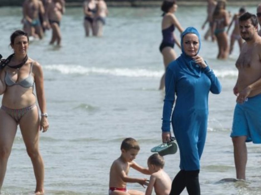 Dilema për tolerancën fetare në Mal të Zi, myslimanët u shënjestruan në disa plazhe