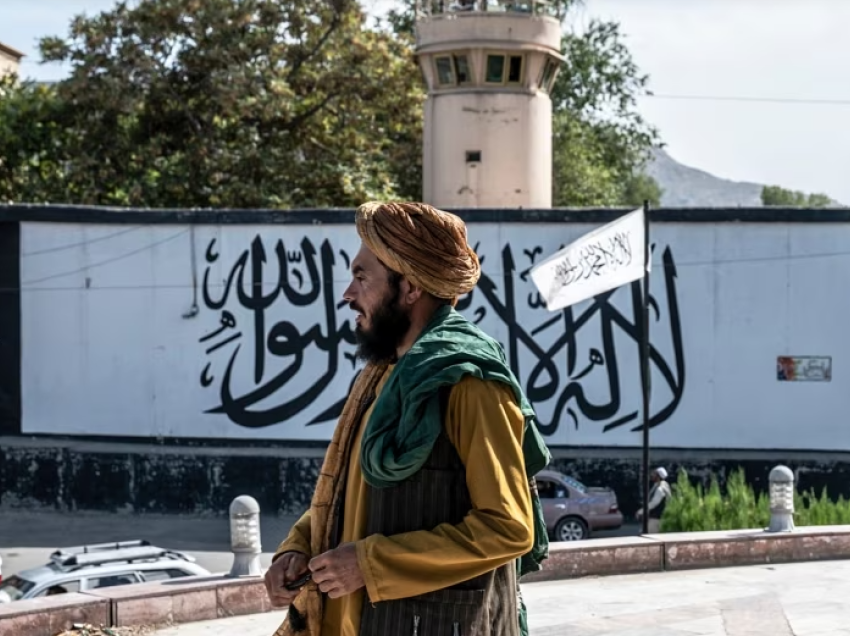 Talibanët ndalojnë partitë politike pasi i shpallin joislamike