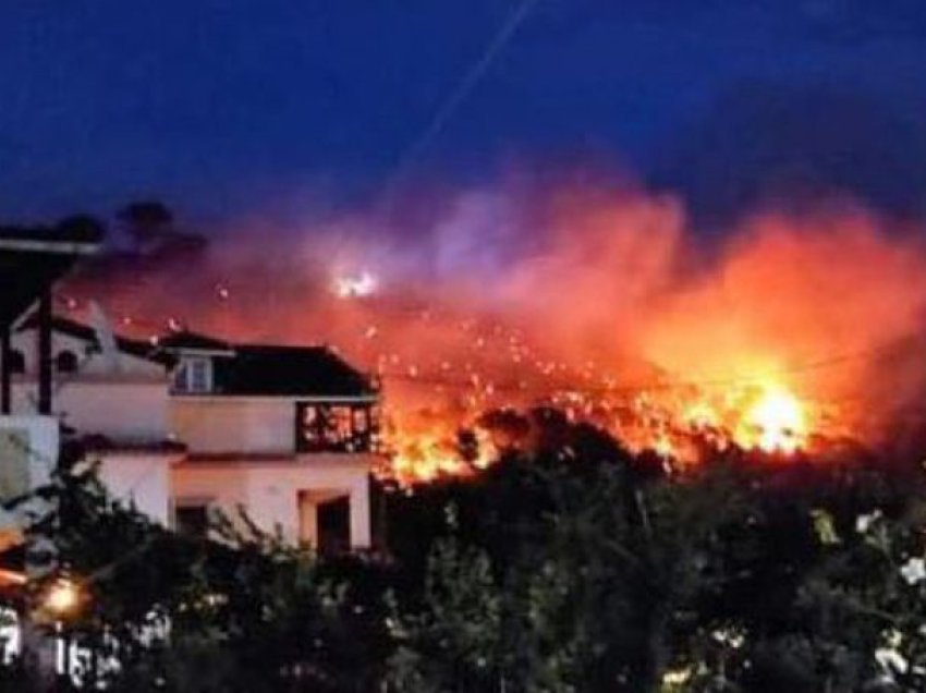 Flakët “pushtojnë” ishullin grek, dhjetëra automjete, helikopterë dhe avionë po punojnë për shuarjen e zjarrit