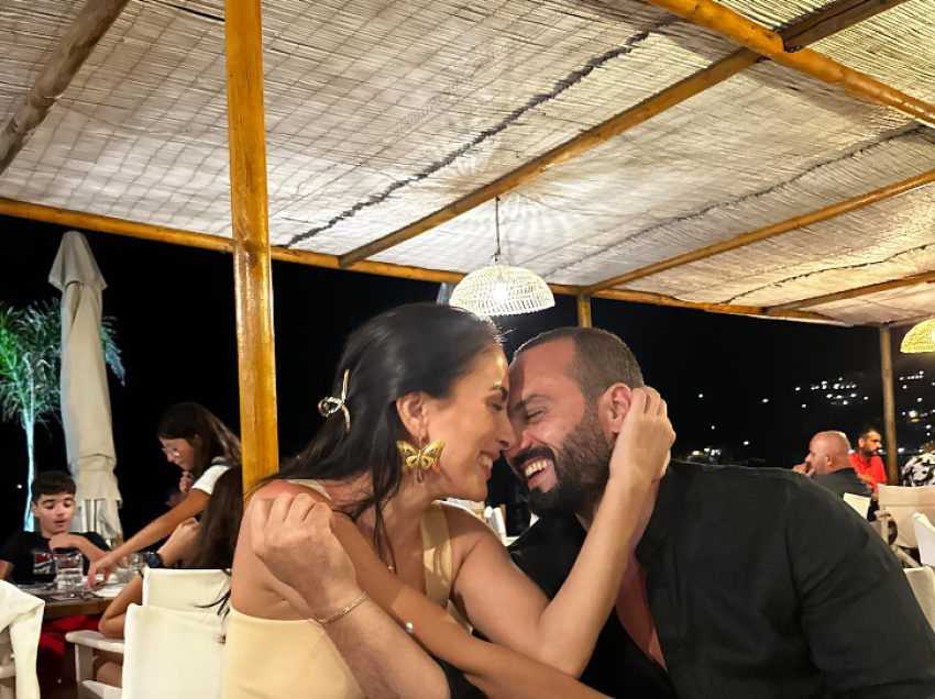 Elhaida Dani dhe Ledian Agallijaj ndajnë një moment të lumtur nga pushimet e tyre në Greqi