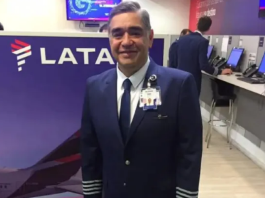 Piloti 56 vjeçar humb ndjenjat dhe vdes në tualetin e avionit gjatë fluturimit ndërkombëtar