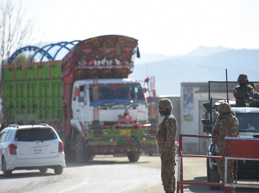 Sulmi militant vret 11 punëtorë në Pakistan