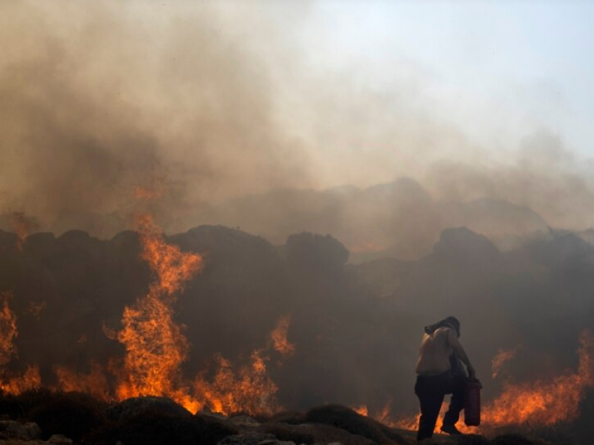 Greqia e vazhdon luftën me zjarret midis temperaturave të larta
