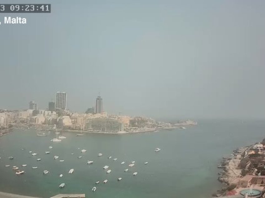 Pamjet e frikshme/ Siçilia dhe Malta mbulohen nga tymi i zjarreve në Greqi