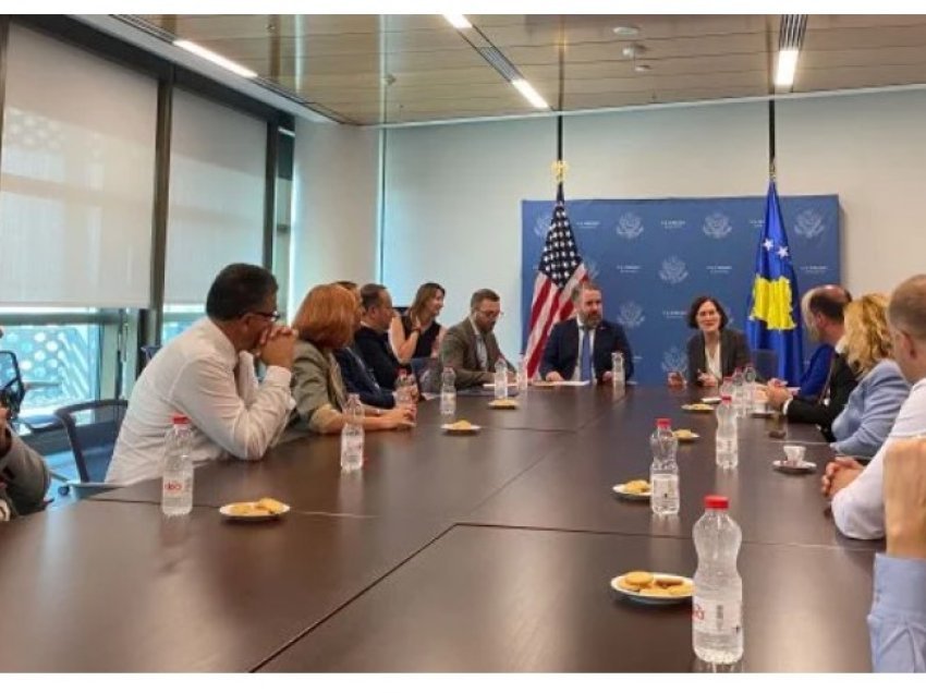 Gjyqtarë nga Kosova nisen për vizitë studimore në SHBA, Ambasada: Sundimi i ligjit prioritet për ne