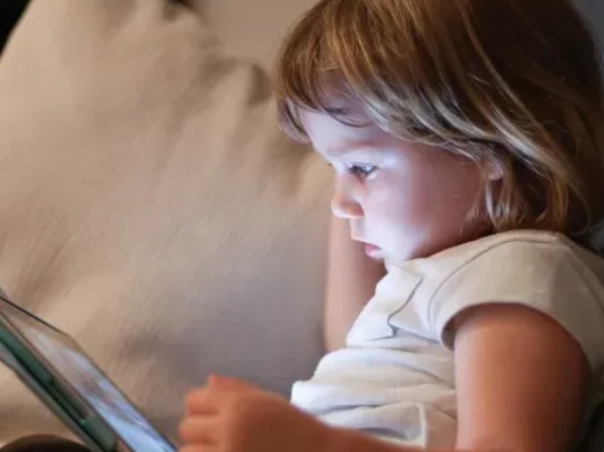 Studimi: Ekspozimi i fëmijëve ndaj ekraneve pengon zhvillimin e tyre