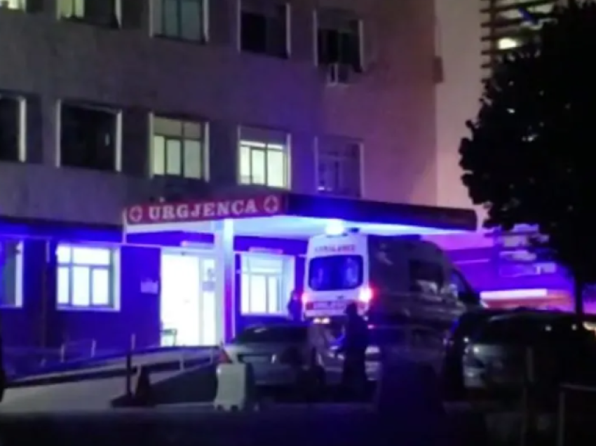 Rreth 20 turistë paraqiten në spitalin e Vlorës, dyshohet se janë helmuar nga ushqimi