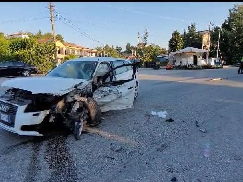 Aksident në Tiranë, motori përplaset me makinën - një i plagosur
