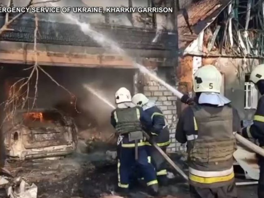 Mes flakëve të luftës, zjarrfikësit ukrainas ndihmohen nga SHBA dhe Evropa