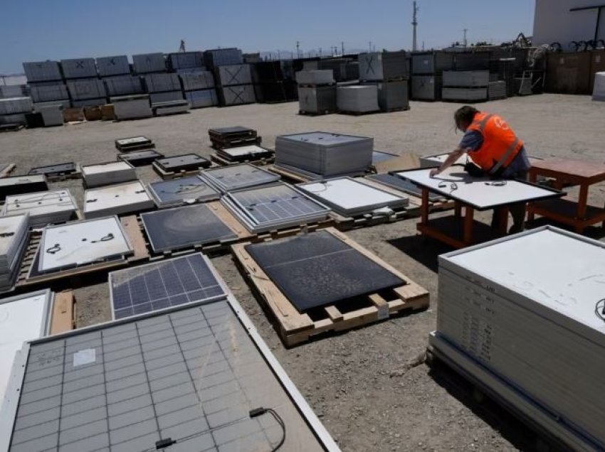 Industria e riciklimit të paneleve diellore merr hov në SHBA