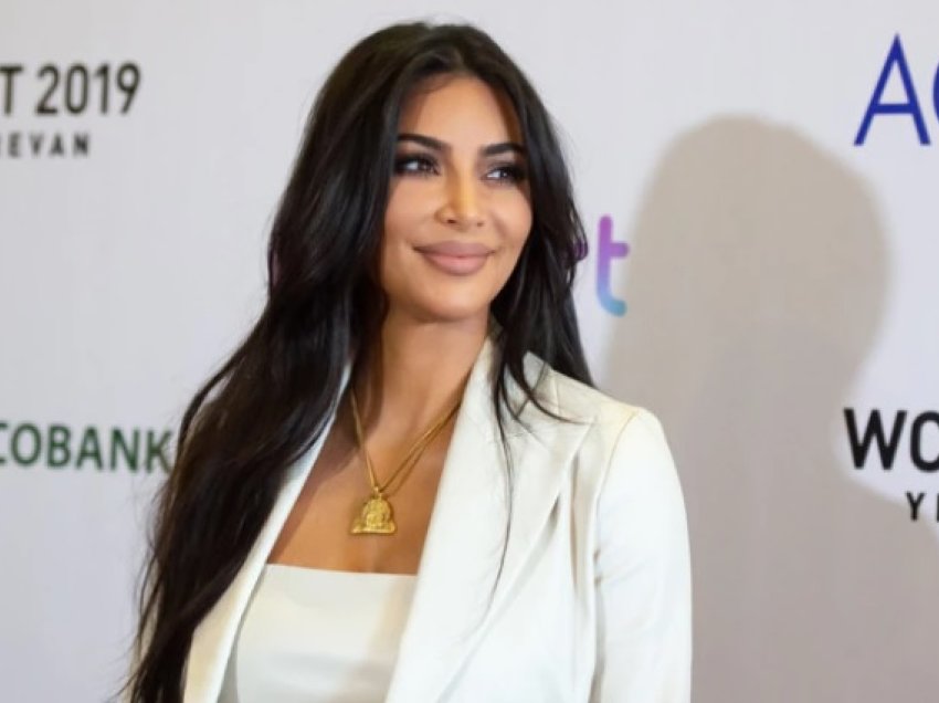 Kim Kardashian shfaqet me një çantë 100 mijë euro