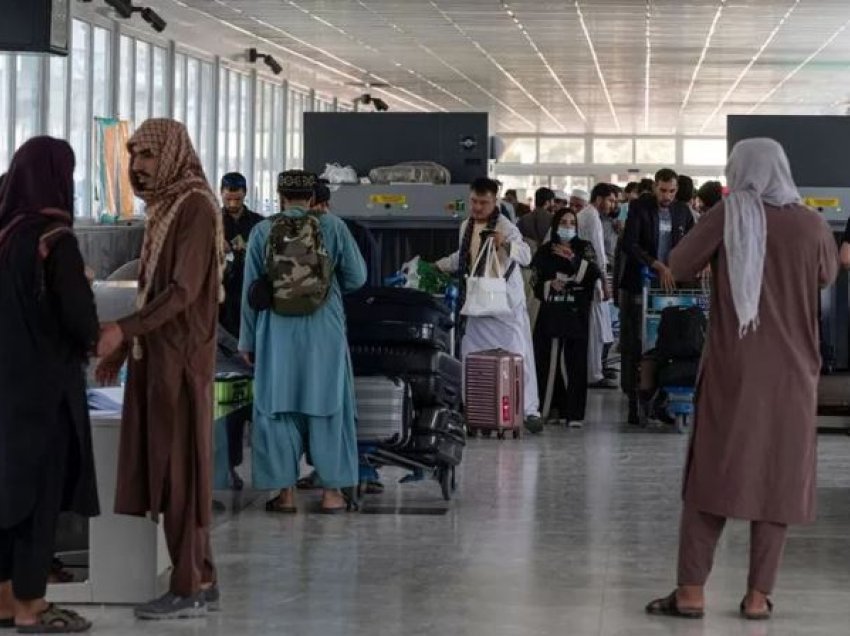 Talibanët i ndalojnë studentet afgane që largohen nga vendi për të studiuar në Dubai