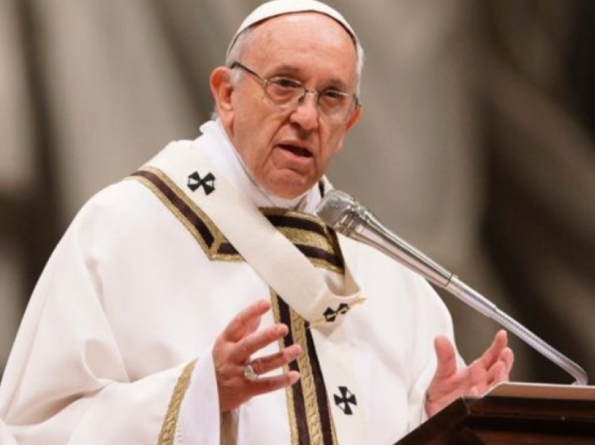 Kievi akuzoi Papa Françeskun për ‘propagandë imperialiste’, reagon Vatikani
