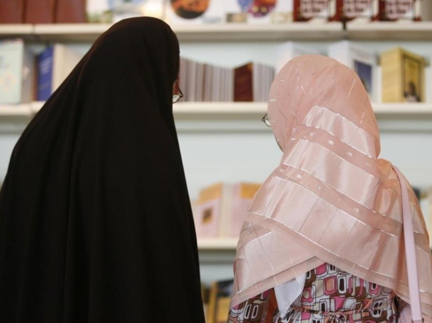 Viti i ri shkollor në Francë nis me ndalimin e veshjes islame