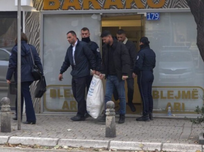 Grabitja në Suharekë: Bastiset një argjendari në Prishtinë, hetuesit dalin me thasë