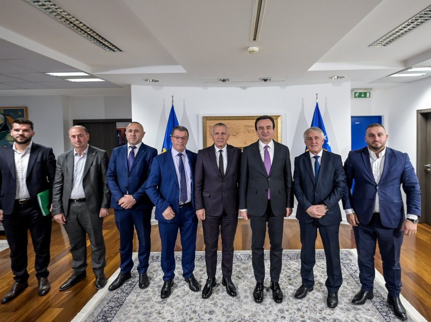 ​Kryeministri Kurti mirëpriti përfaqësuesit e partive politike shqiptare të Luginës së Preshevës