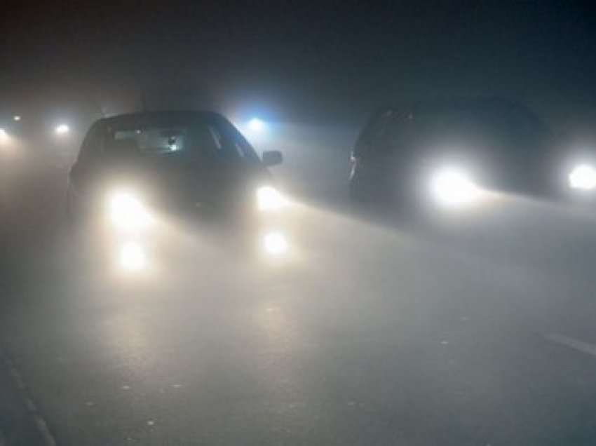 Mjegull e dendur në afërsi të Bunecit të Mavrovës me dukshmëri 10 deri në 15 metra