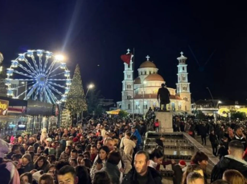 Korça “kryeqyteti” i festave të fundvitit! Ndizen dritat, nis atmosfera festive