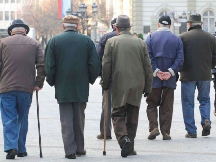 ​Në Shqipëri sot ka nisë shpërndarja e bonusit të fundvitit për 700 mijë pensionistë