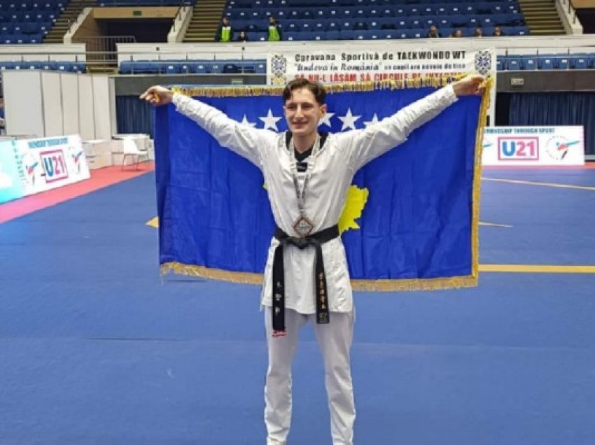 Bleron Ademi valon flamurin e Kosovës në mes të Rumanisë, nënkampion i Evropës në taekwondo