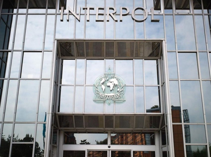 “Njoftim i kuq” nga Interpol për Radojiçiqin – çfarë thonë nga kjo organizatë