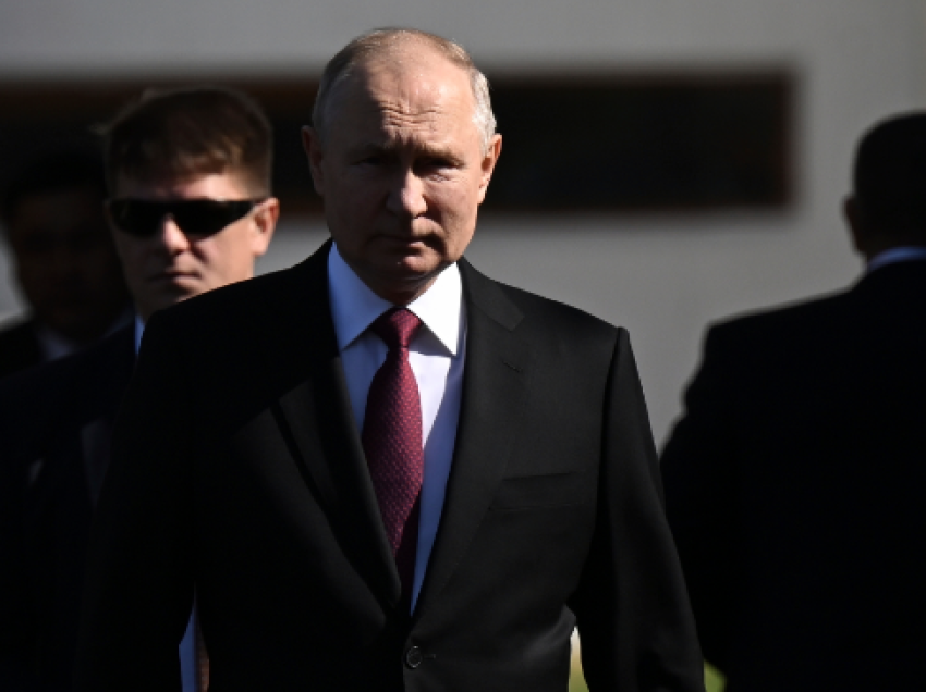 Rivalit të mundshëm të Putinit i zgjatet paraburgimi