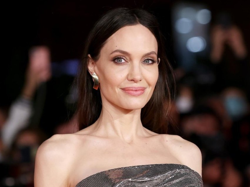 Çfarë ndodhi? Angelina Jolie merr vendimin e papritur për tu larguar nga Hollywood